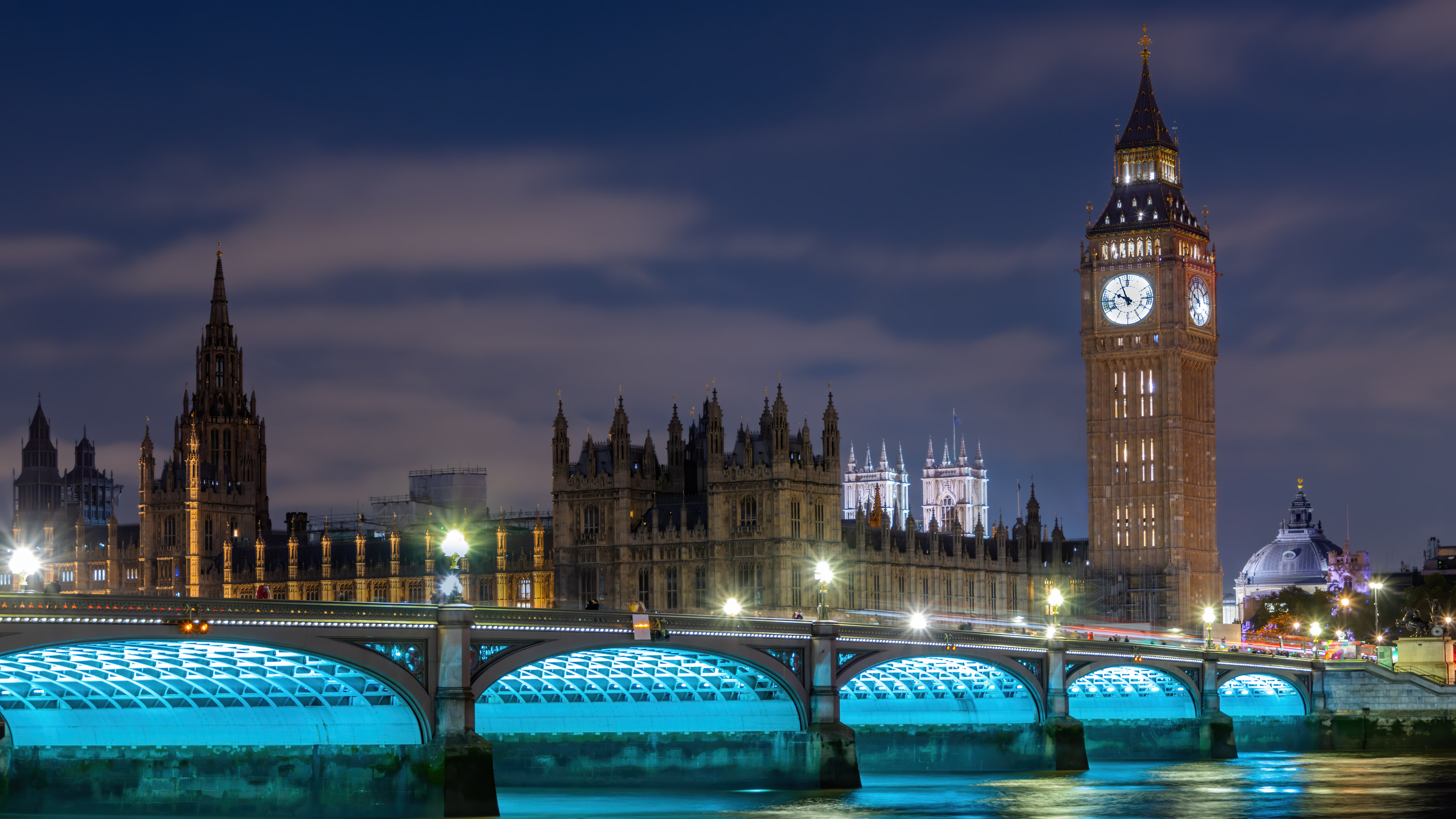 A breathtaking view of London's Big Ben and Westminster Bridge at night. This high-resolution wallpaper is perfect for desktop and mobile use.