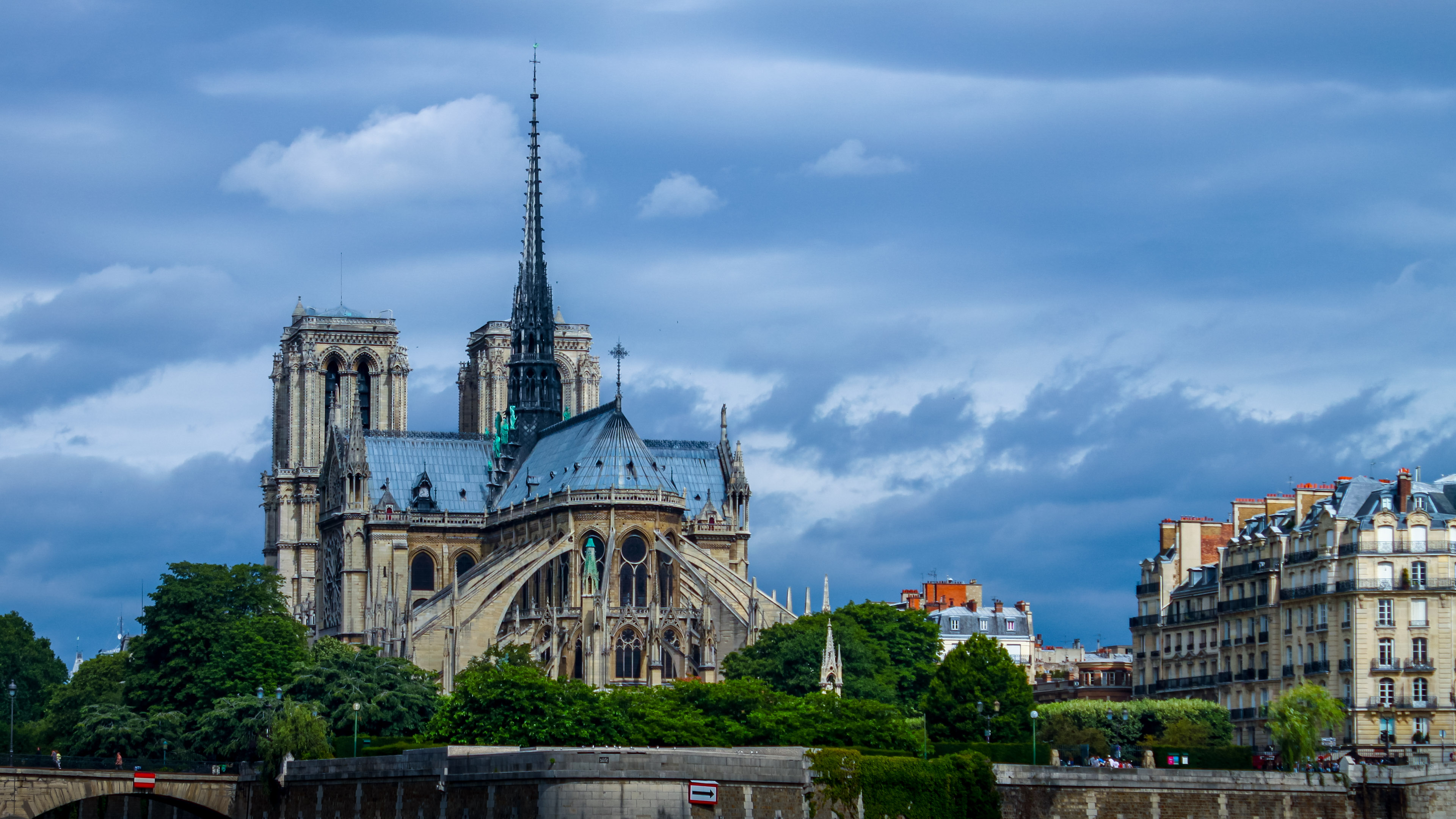 best city wallpaper of Paris Notre-Dame in 4K Ultra HD resolution
