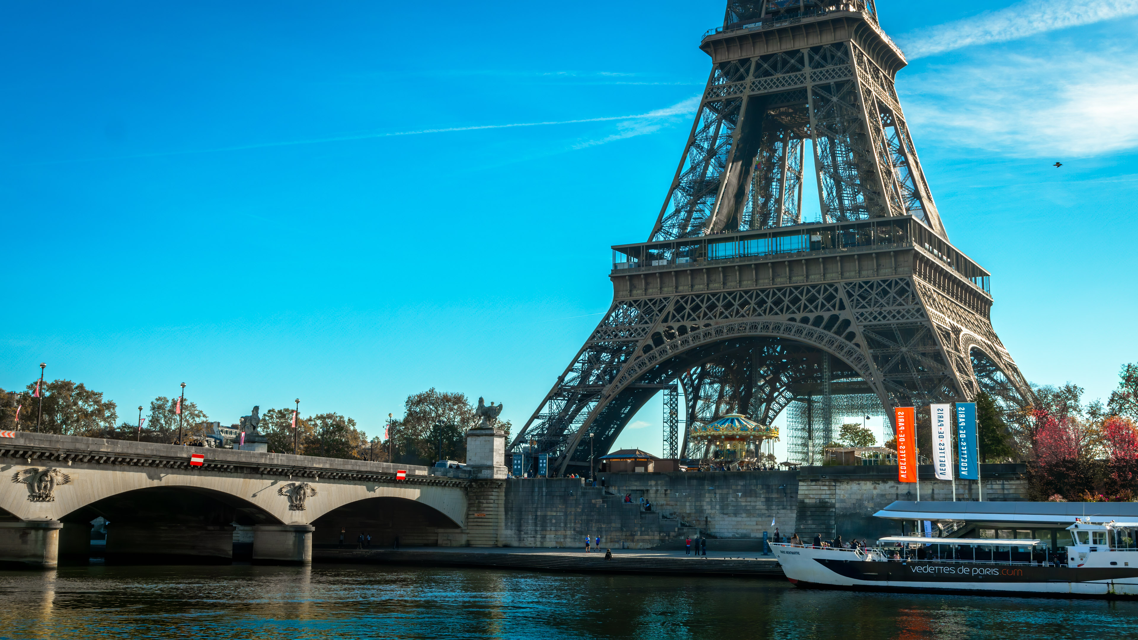 Bring the charm of Paris to your screen with our free 4K wallpaper showcasing the iconic Eiffel Tower.
