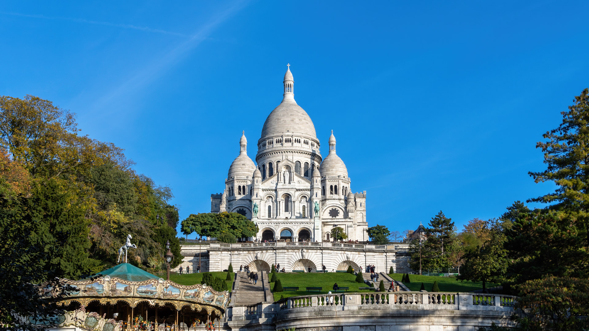 Immerse yourself in the romantic charm of Paris with our wallpaper capturing Sacré-Cœur and Montmartre.