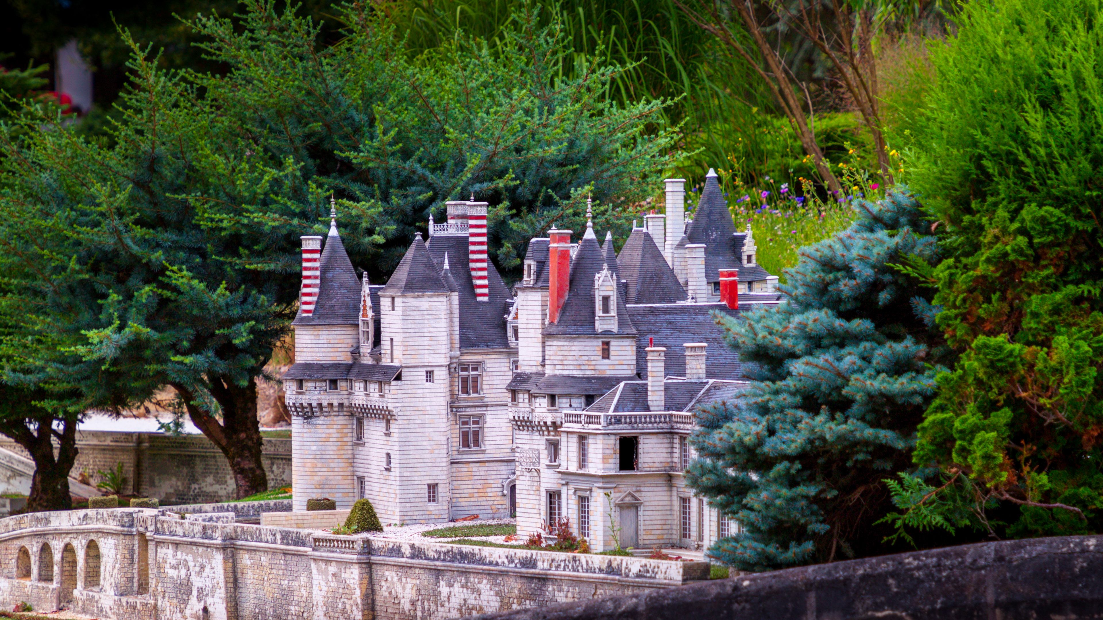 desktop wallpaper 4k of french castle in  Ultra HD resolution