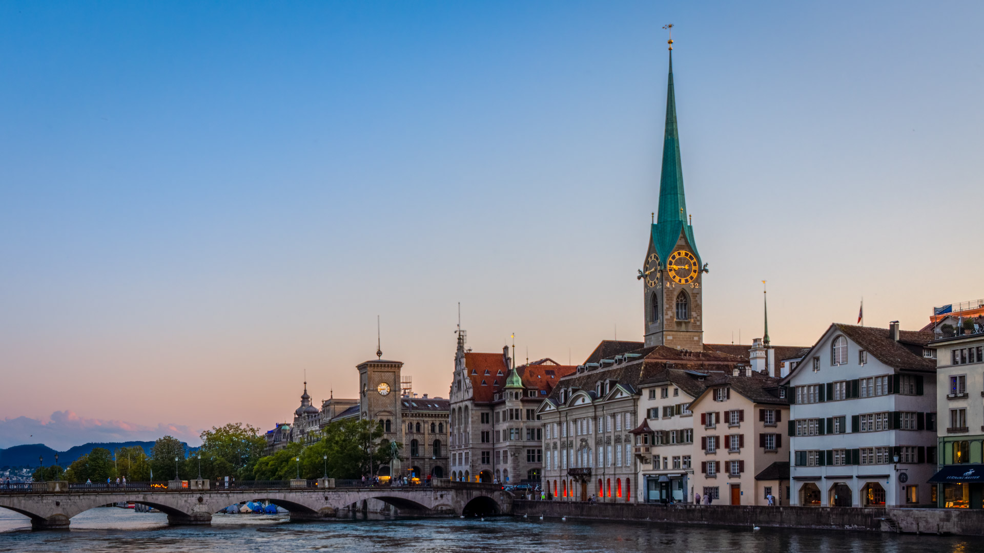 Experience Swiss sophistication with free wallpaper in HD of Zurich city, featuring the picturesque blend of modernity and scenic charm.