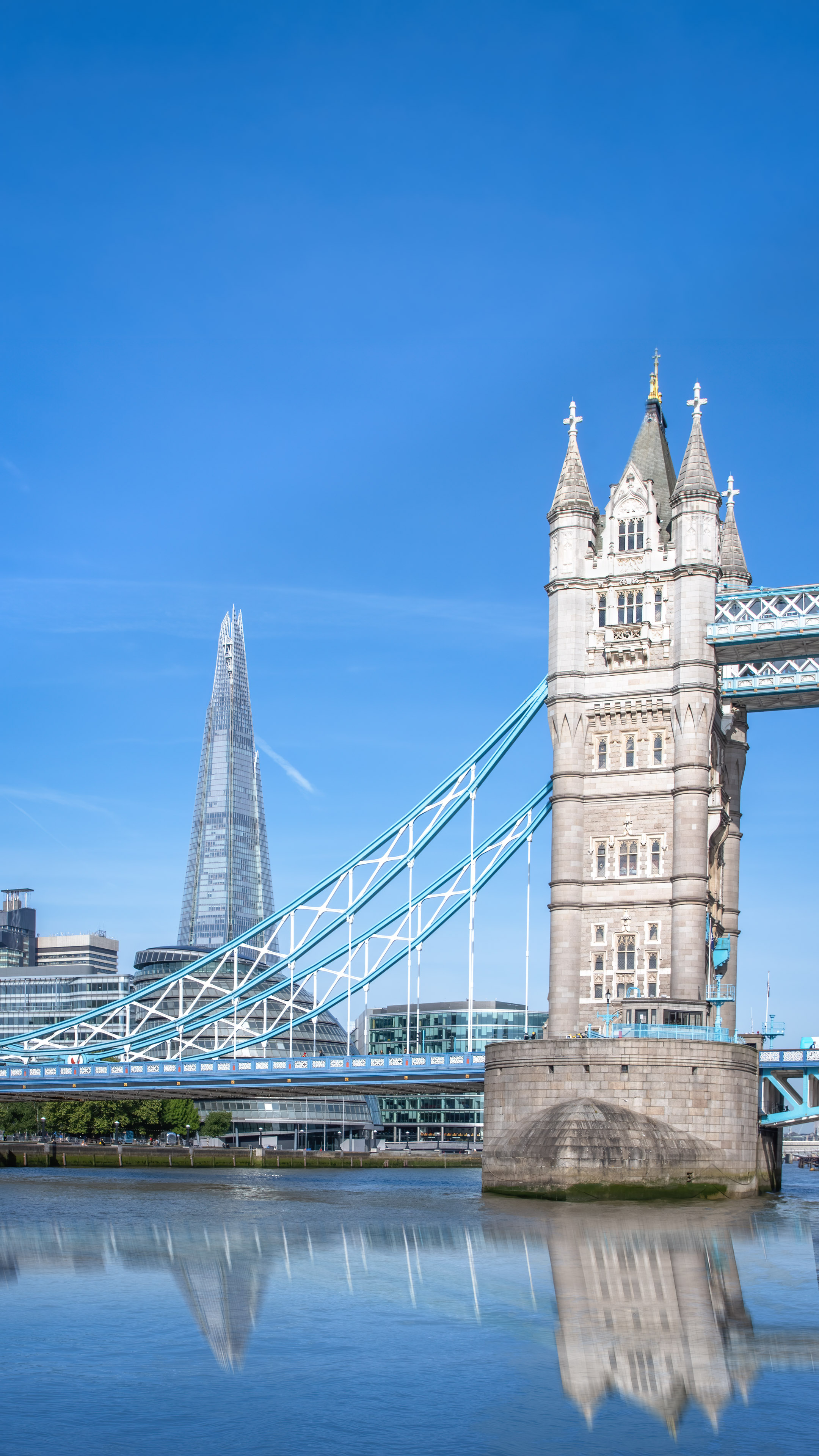 Add a touch of sophistication to your iPhone with this London cityscape wallpaper featuring Tower Bridge