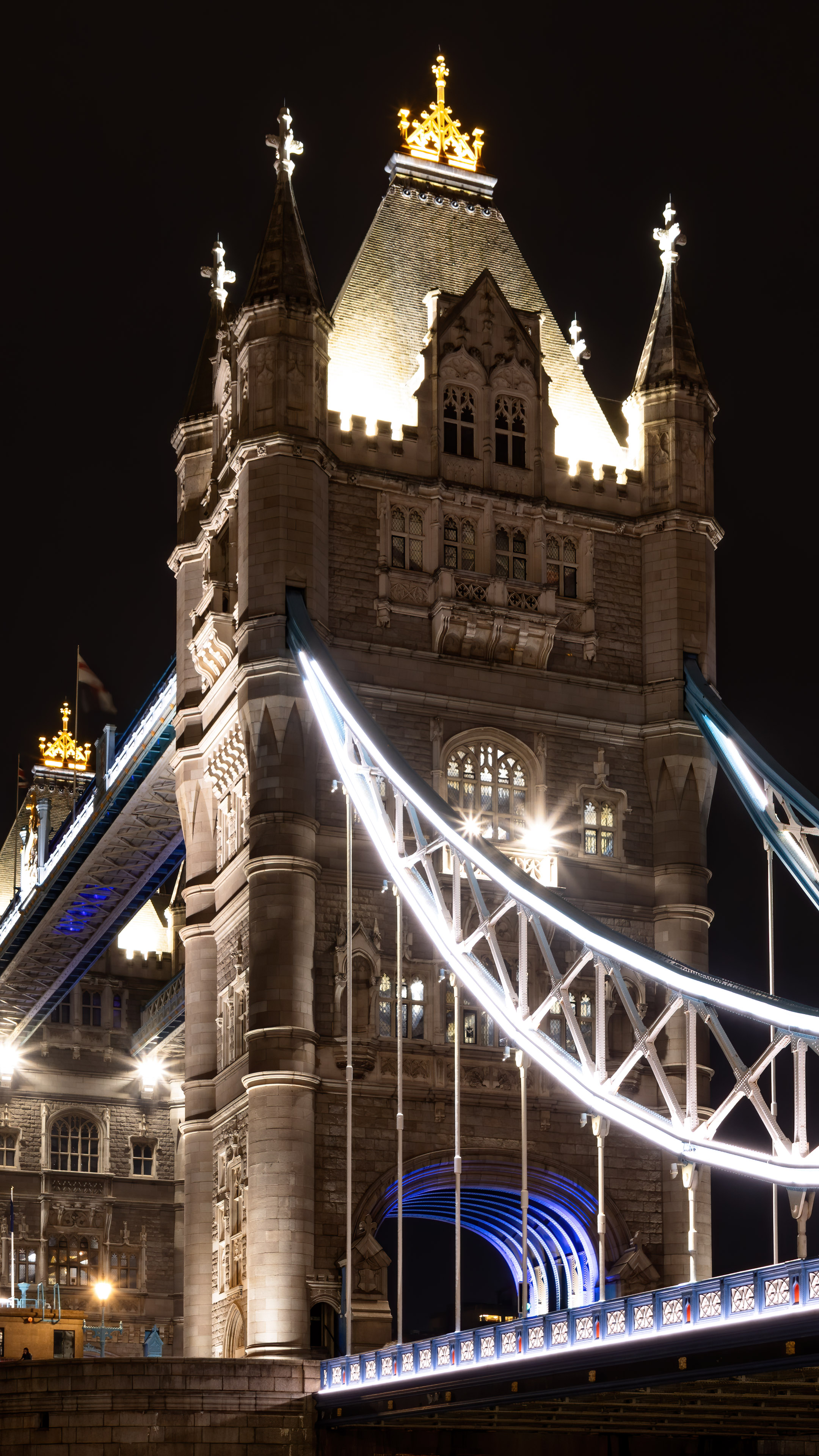 Add a touch of sophistication to your mobile with this wallpaper featuring the iconic Tower Bridge in London at night.