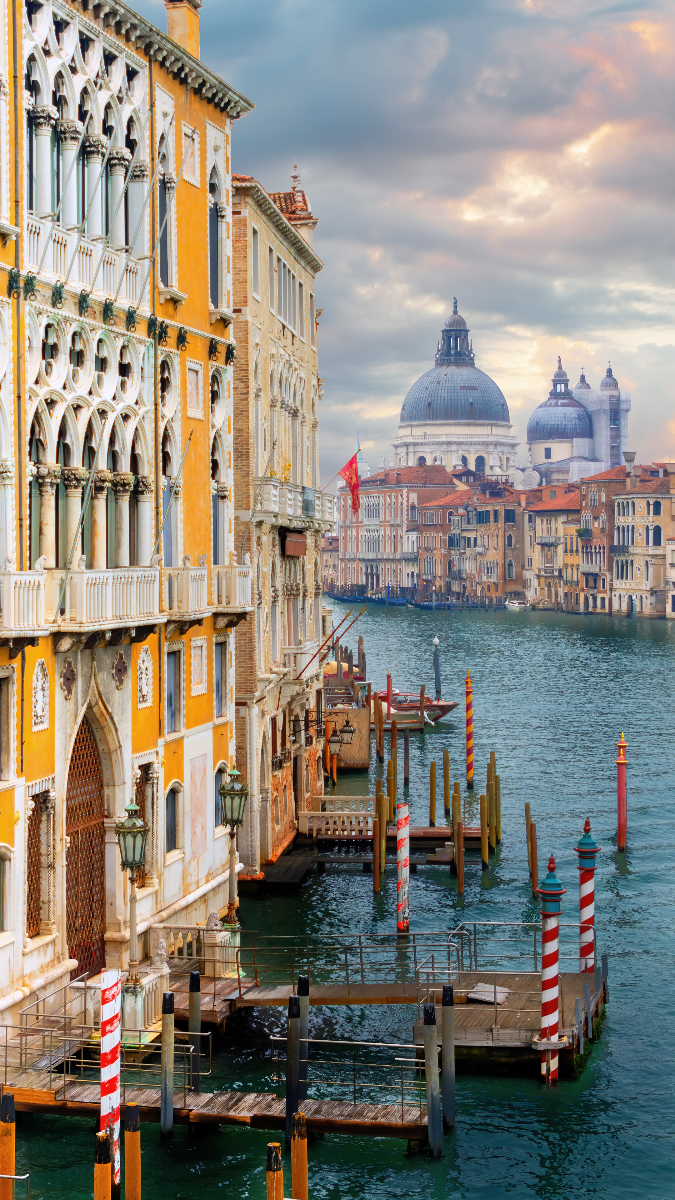 Transform your iPhone with this beautiful Venice cityscape background. Experience the canals, gondolas and architecture of Venice in stunning HD quality.