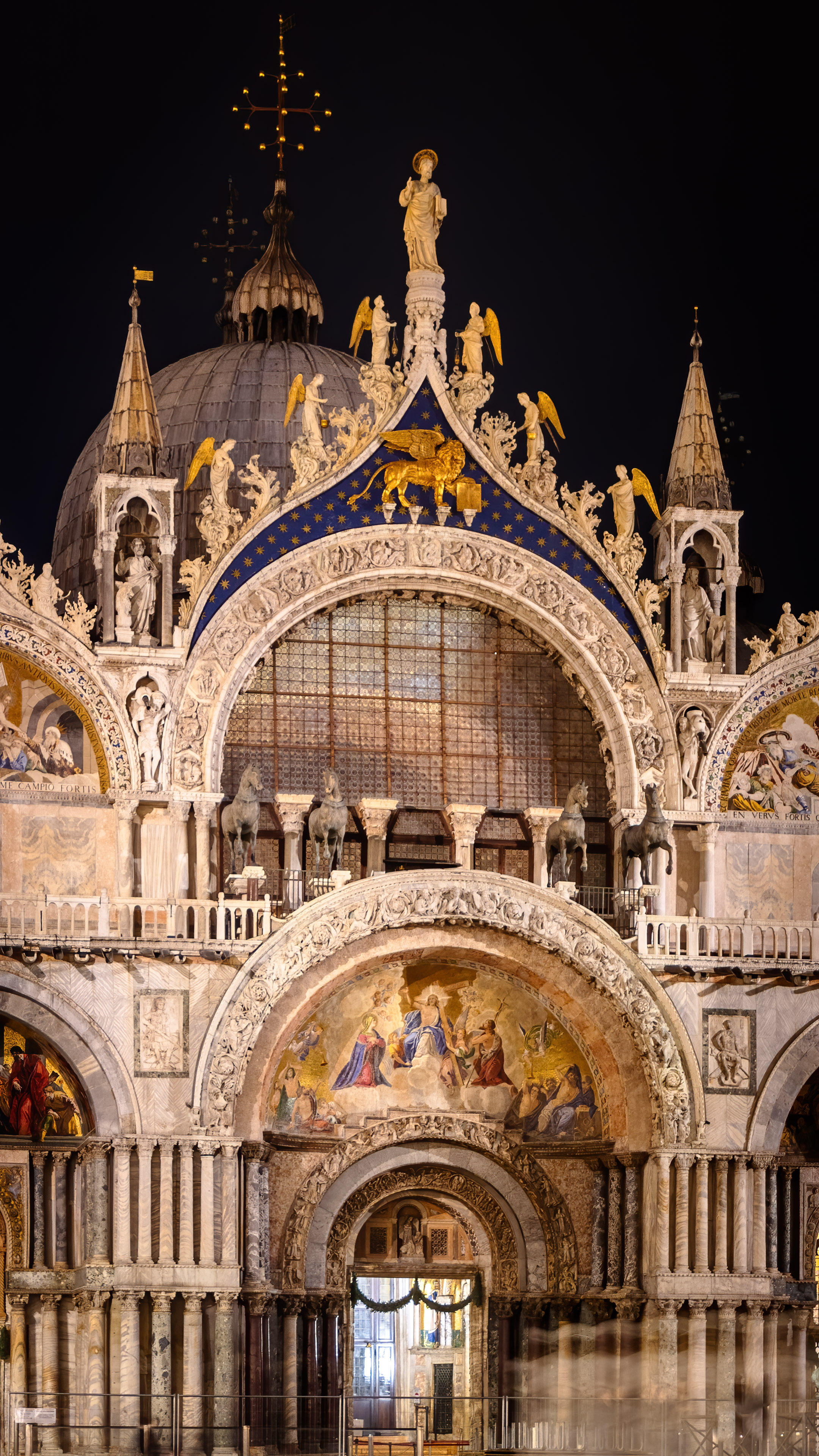 dmire the beauty of Venice's St Mark's Basilica under the moonlight with this captivating wallpaper. A great addition to your collection.